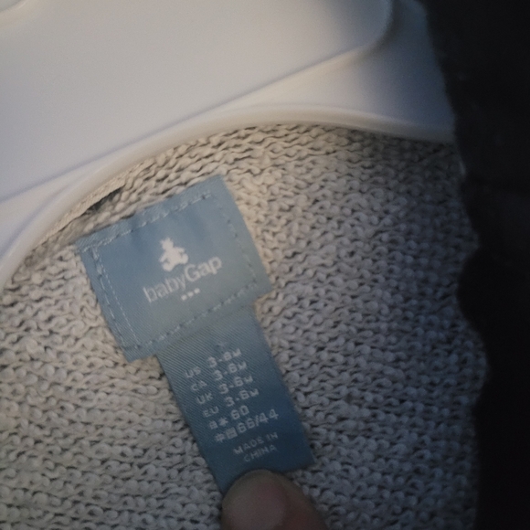 BABY GAP SWEATER - Picture 2 of 2